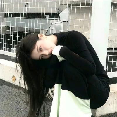 龙纹身的女孩